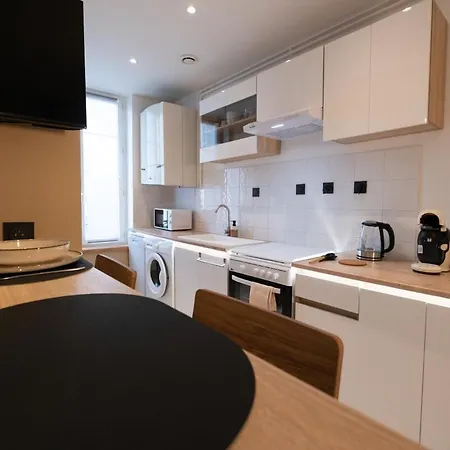 Apartment Cosy, Moderne, Central, Standing *